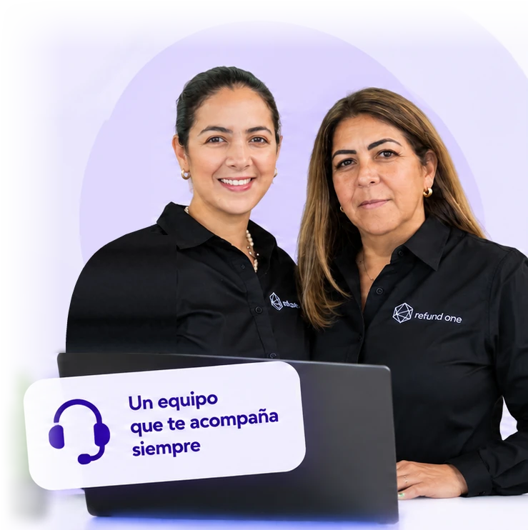 Dos integrantes del equipo de Refund One: un equipo que te acompaña siempre